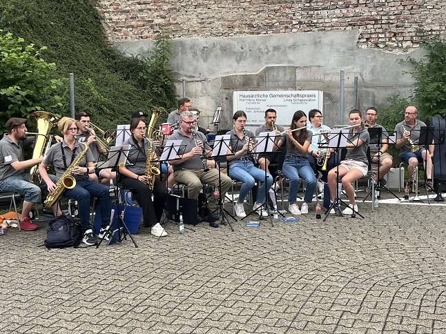Begegnung bei Sonnenschein in Hadamar - die 195jährige Sankt Anna Stiftung Hadamar lud zum Anna Tag 2024 ein -Musikfreunde Westerwald aus Niederzeuzheim
